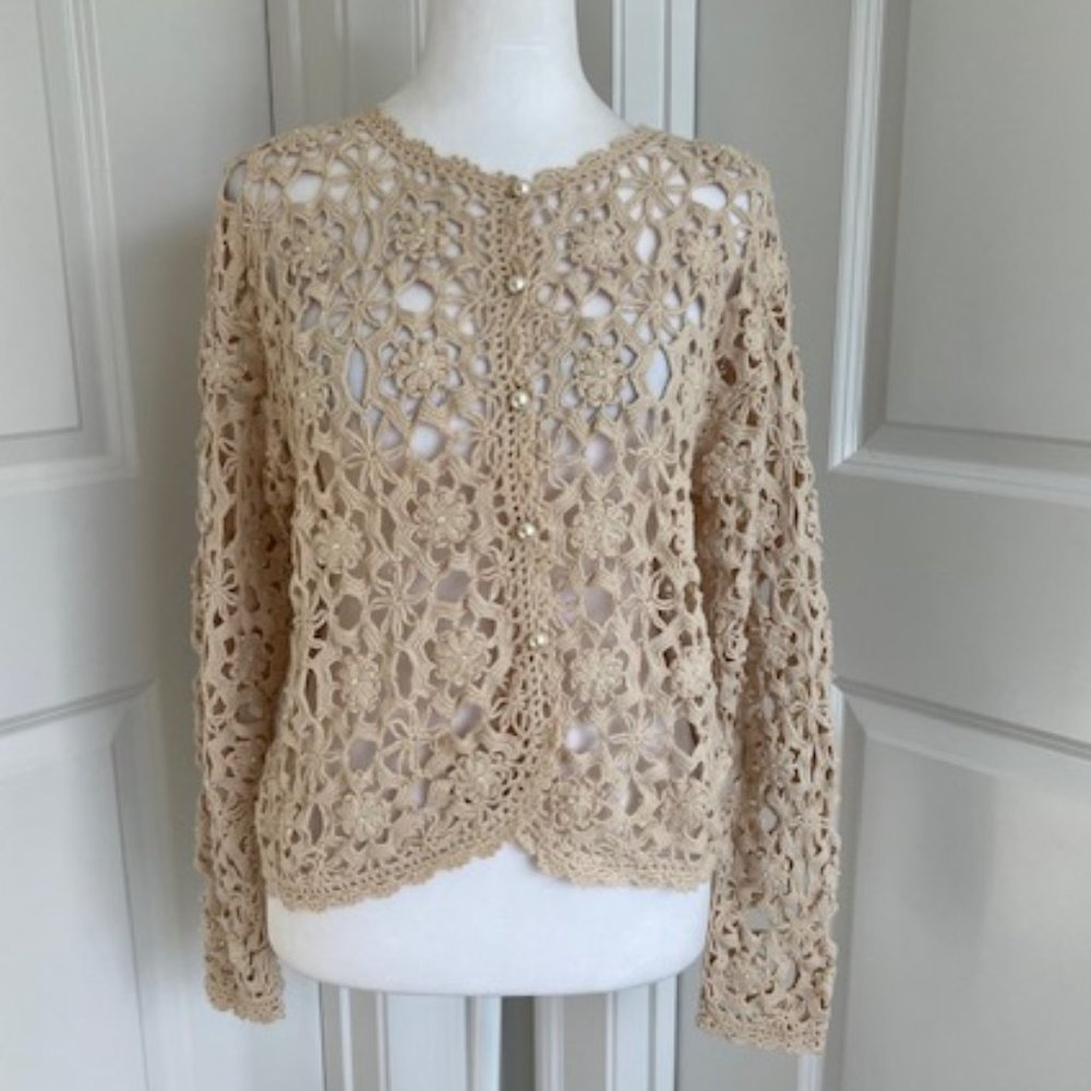 NEW YORK STYLE BEIGE CROCHET TOP - SIZE MEDIUM
